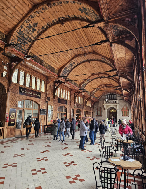 Wnetrze pijalni wód w Świeradowie Zdroju