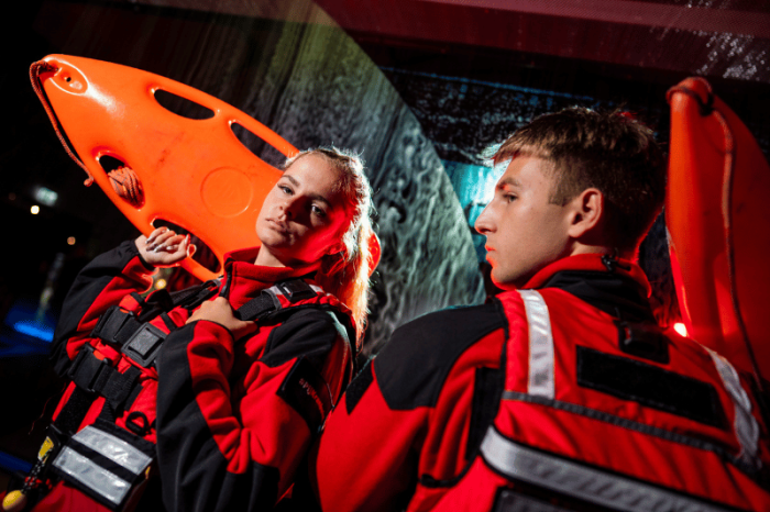 ratownicy WOPR-u ambasadorzy kampanii #PijKranówkę